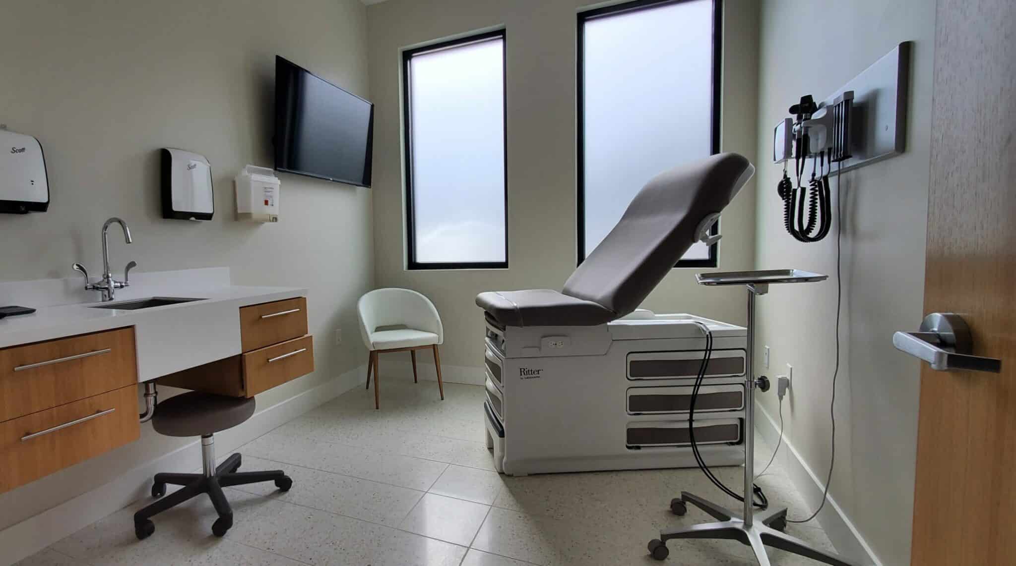 walk-in-lewes-atracare-premiere-modern-healthcare